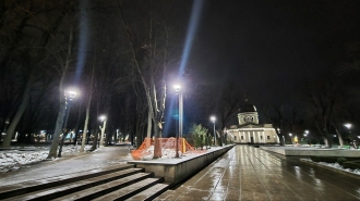 În Scuarul Catedralei Mitropolitane a fost conectat iluminatul modern