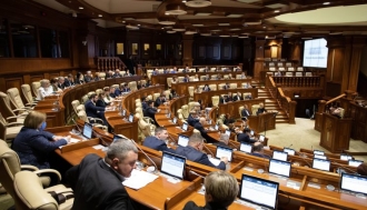 Parlamentarii au revenit la muncă
