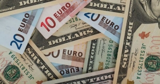 Курс валют: евро продолжает дешеветь