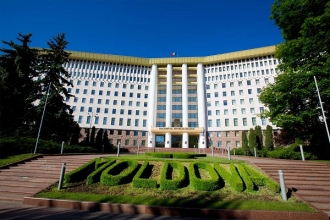В парламенте Молдовы остались две фракции