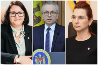 Три министра подали заявления об отставке