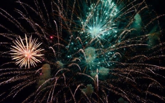 Guvernul îndeamnă moldovenii să nu folosească focuri de artificii în perioadă sărbătorilor