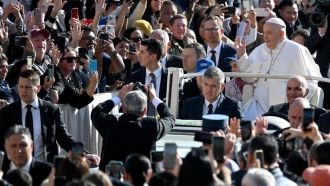 Papa Francisc cere să se depună toate eforturile pentru a pune capăt ororii războiului din Gaza şi Ucraina