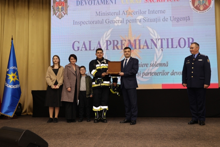Salvatorii şi pompierii marchează astăzi Ziua lor profesională