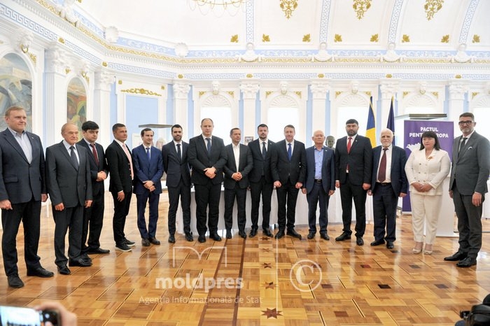 Пакт «За Европу» подписали 13 политформирований республики