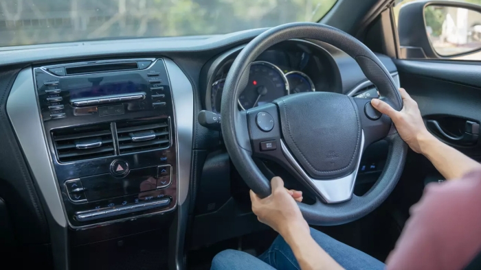 Cerințe noi pentru șoferii care conduc automobile cu volanul pe partea dreaptă