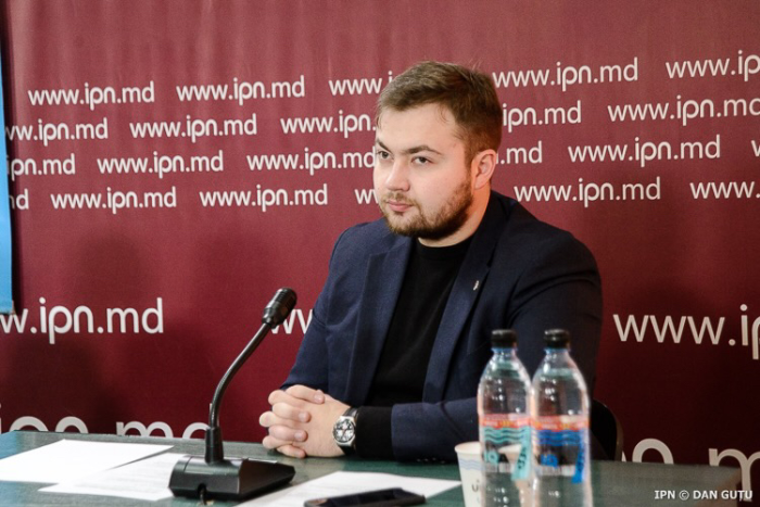 Голосование по почте стало поводом для взаимных обвинений между президентом и оппозицией