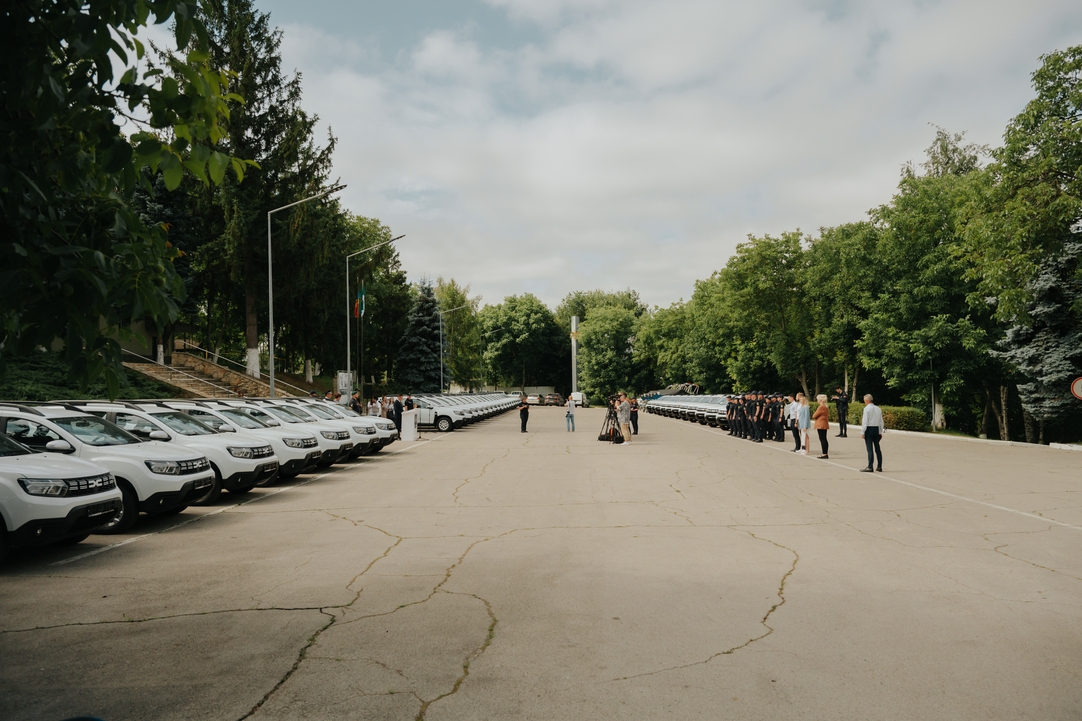 Германия передала в дар Пограничной полиции автомобили и моторные лодки