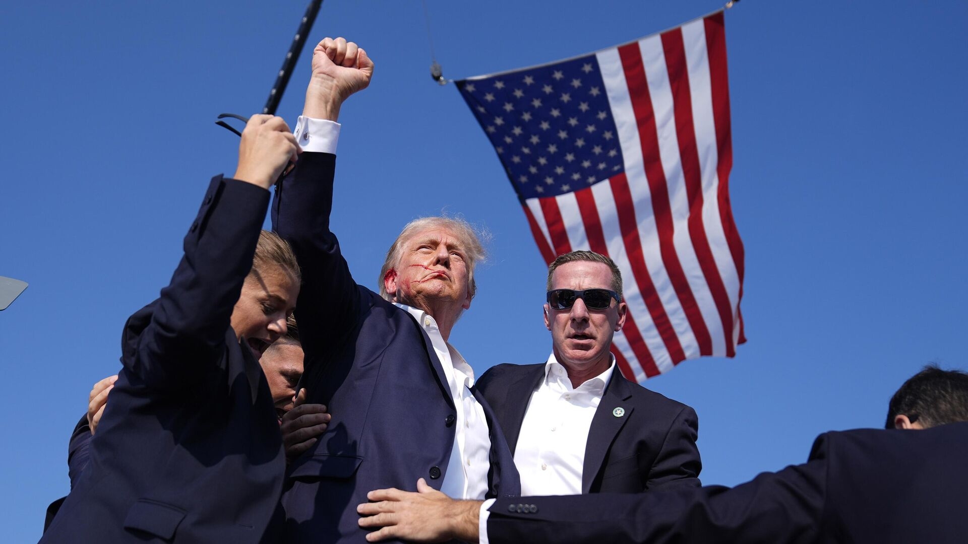На Трампа совершили покушение во время предвыборного митинга