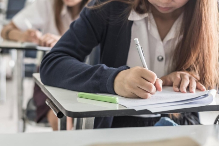Aproximativ trei mii de absolvenți ai treptei gimnaziale intră de astăzi în examene