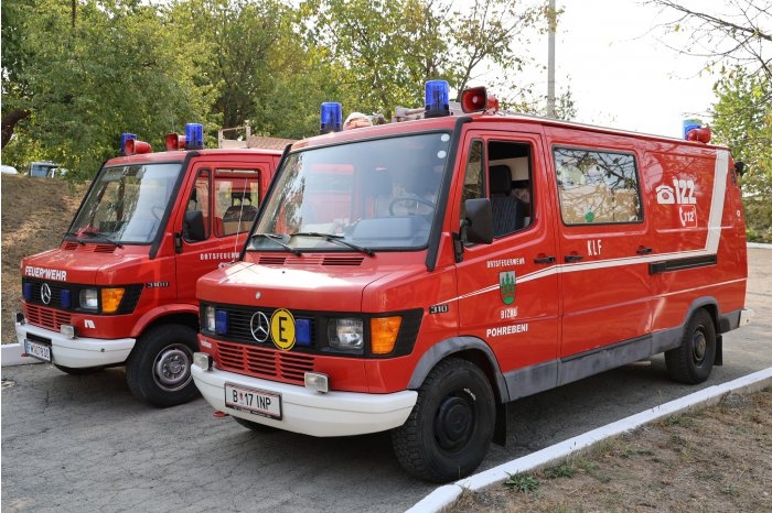 Pompierii voluntarii austrieci au donat colegilor din Moldova 12 autospeciale de intervenție