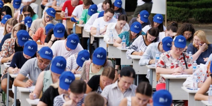 Participanții care au obținut cele mai bune rezultate la Marea Dictare Națională au fost premiați