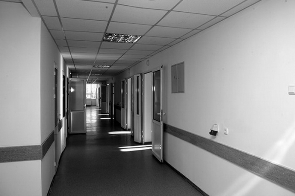 Femeia din Căușeni, care și-a omorât copilul de 5 ani, a murit la spital