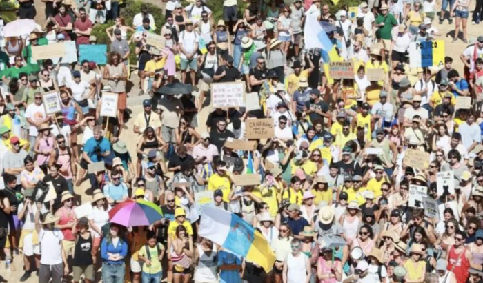 Proteste masive în Insulele Canare faţă de turismul excesiv