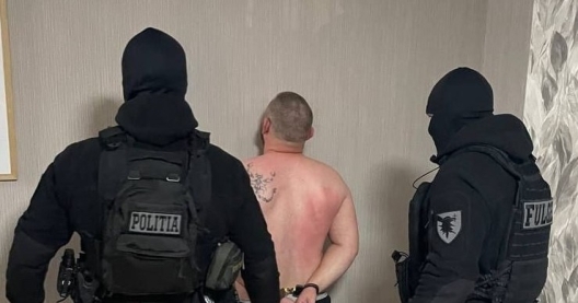 A fost reținut un complice al grupului infracțional care planifica incendierea ușii CEC și a mașinilor