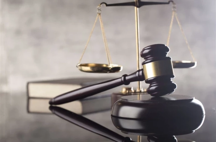 Trei judecători au fost trimiși pe banca acuzaților