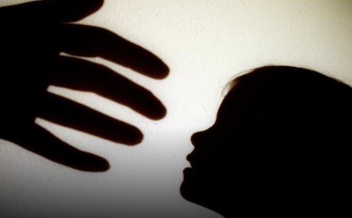 Mama, care și-a snopit în bătaie micuța, ajunsă pe mâna Poliției