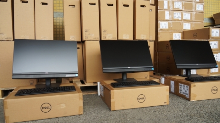UNICEF oferă 350 de computere all-in-one și table interactive școlilor din Moldova