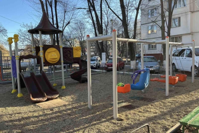 120 de terenuri de joacă amenajate în capitală