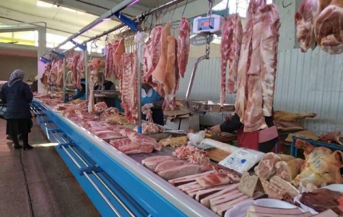 Carne de porc fără acte de proveniență, depistată într-o piață agroalimentară
