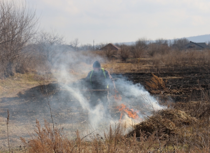 Salvatorii au desfășurat activități de prevenire a incendiilor de vegetație uscată