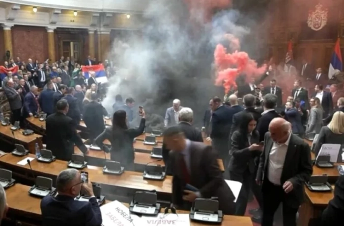 Scandal și altercații în Parlamentul Serbiei