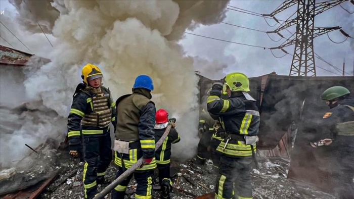 Rusia continuă atacurile masive în Ucraina