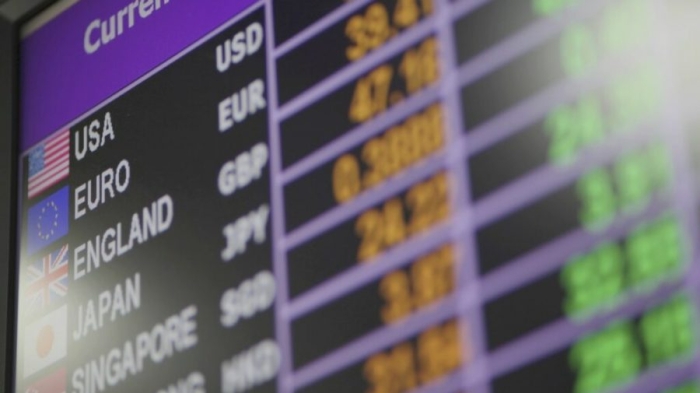 Cât valorează un euro și un dolar