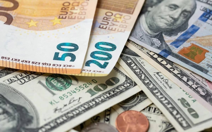 Curs valutar: Cât valorează un euro și un dolar