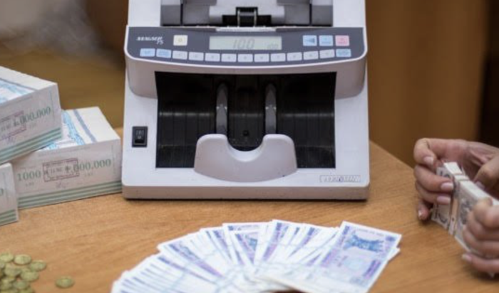 Moldovenii au luat mai puține credite în aprilie
