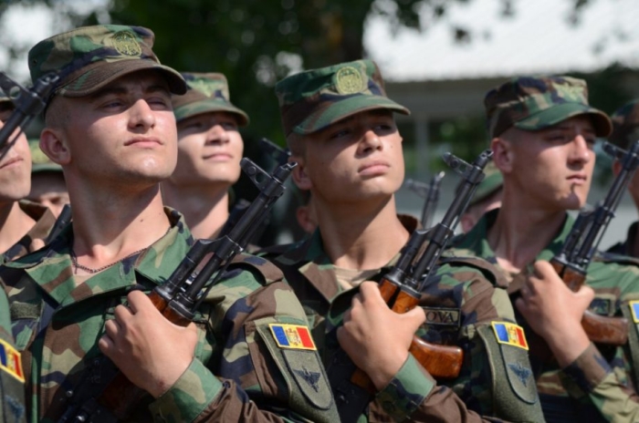 Serviciul militar în termen ar putea fi redus