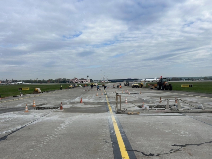 Lucrări pe pista principală a aeroportului
