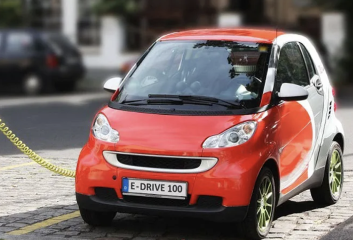 Numărul de mașini electrice și hibride a crescut