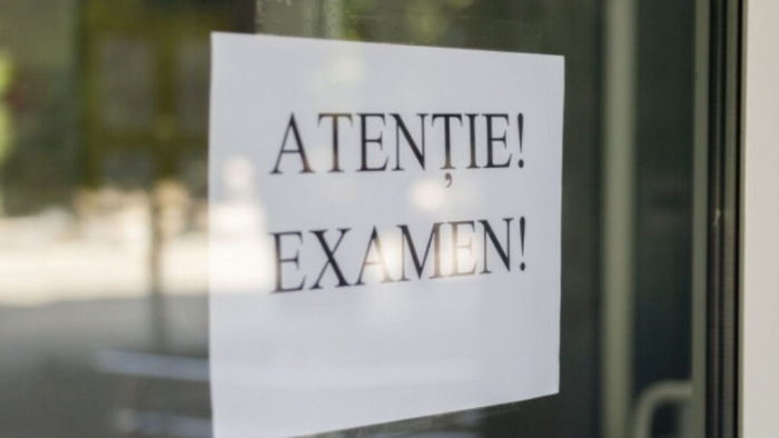 Elevii claselor a 12-a au susținut examenul la limba străină