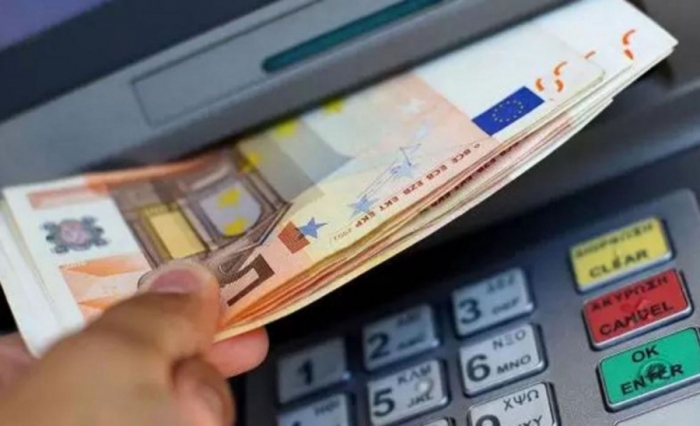 Cât valorează astăzi un euro și un dolar