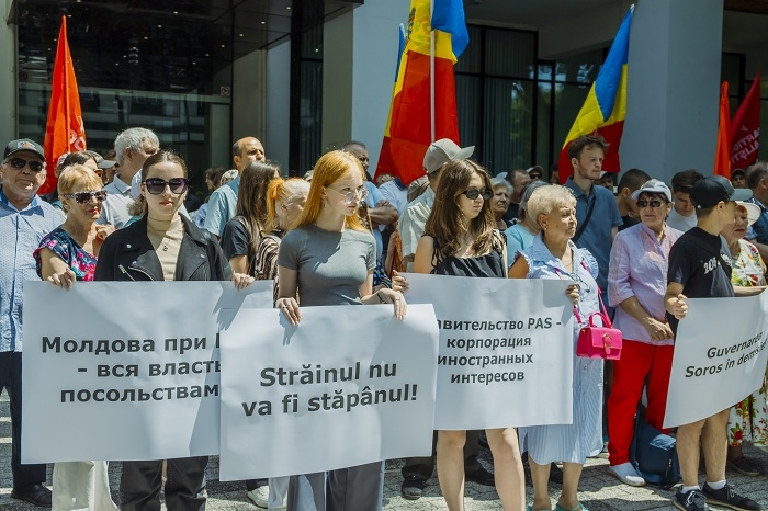 Socialiștii au protestat la MAE