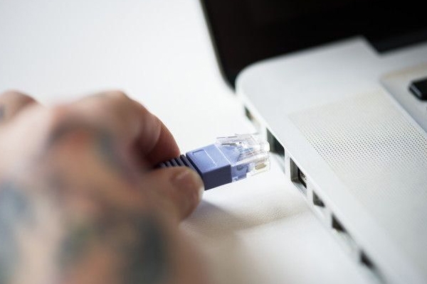 Creștere accelerată a conexiunilor la Internet fix de mare viteză