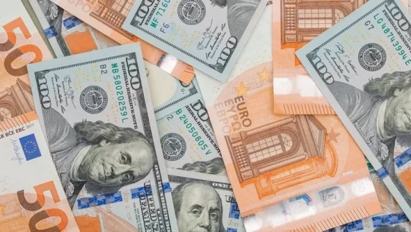 Cât valorează un euro și un dolar?