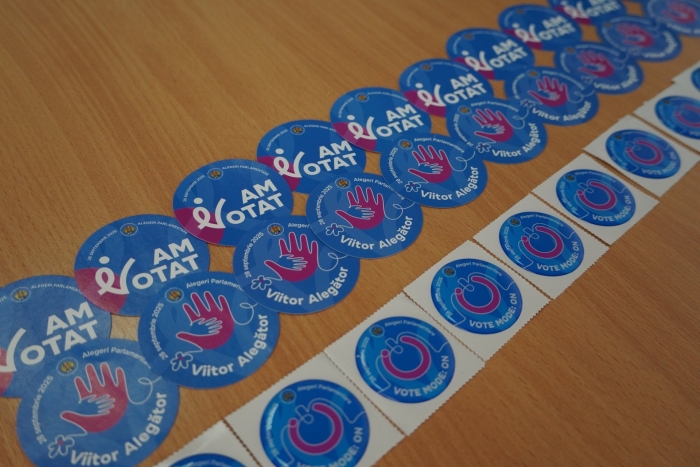 Избиратели получат на участках памятные наклейки