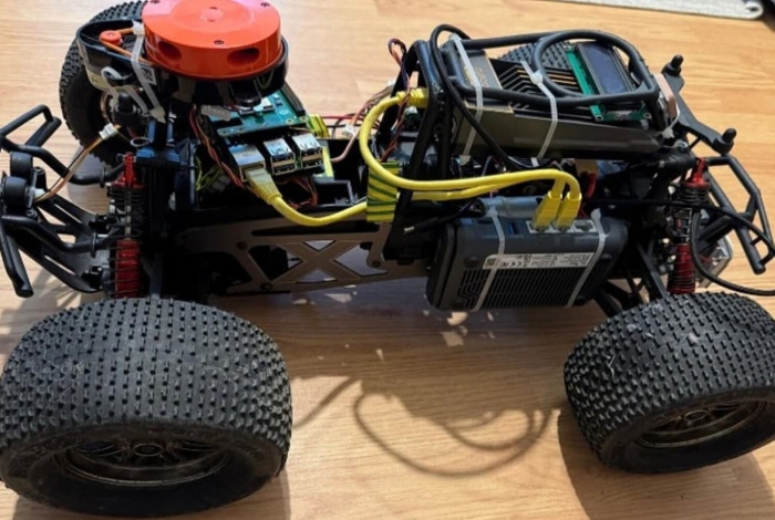 România a dezvoltat un robot pentru detectarea hackerilor pe străzile