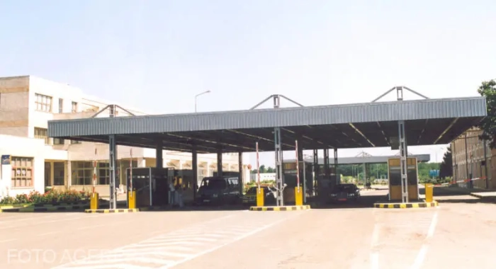 Camion cu armament, oprit la vama Albița