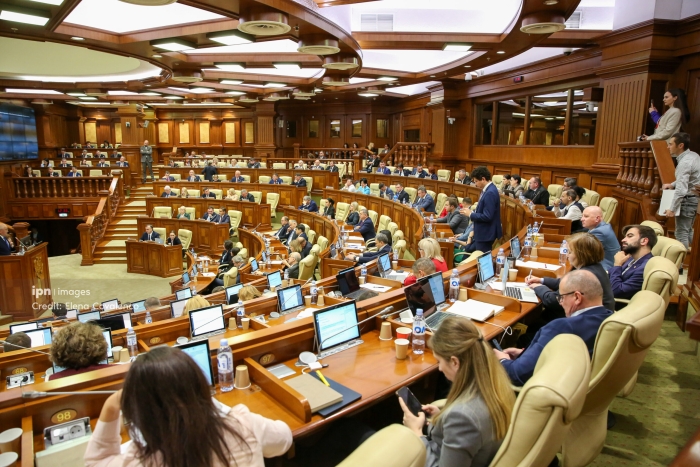 Parlamentul are opt deputați noi