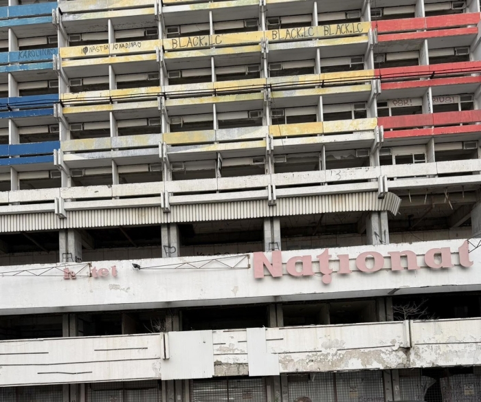Hotelul Național, îngrădit și monitorizat
