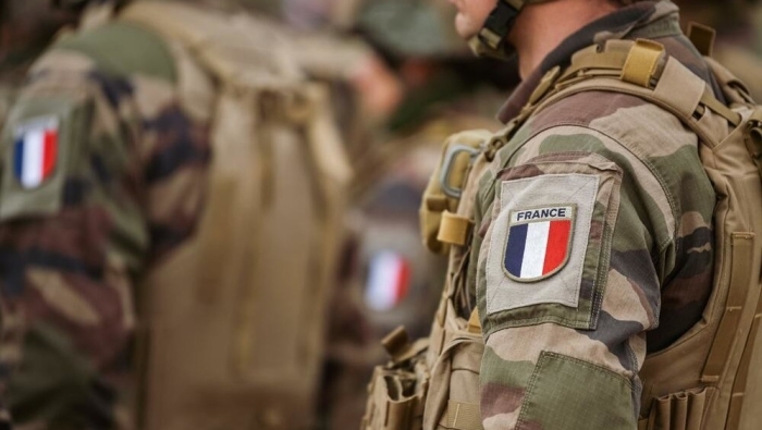 Franța anunță introducerea serviciului militar voluntar