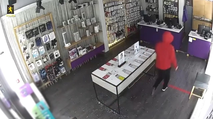 Un bărbat, reținut pentru două furturi dintr-un magazin