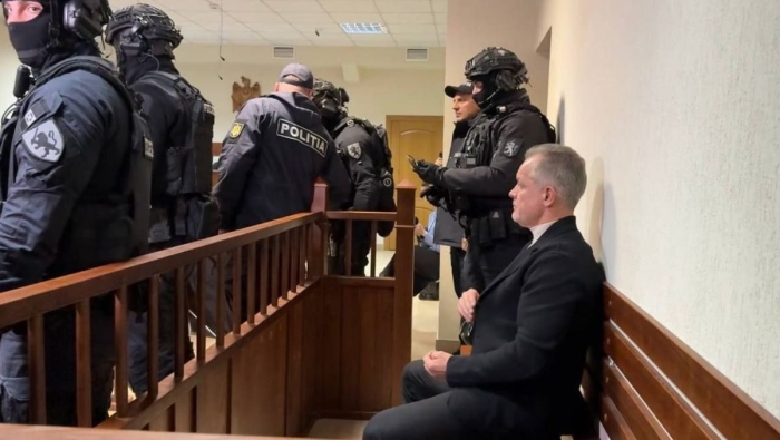 Plahotniuc, adus silit în instanță