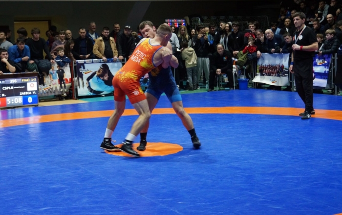 Peste 200 de sportivi au participat la Campionatul Național de Lupte pentru seniori