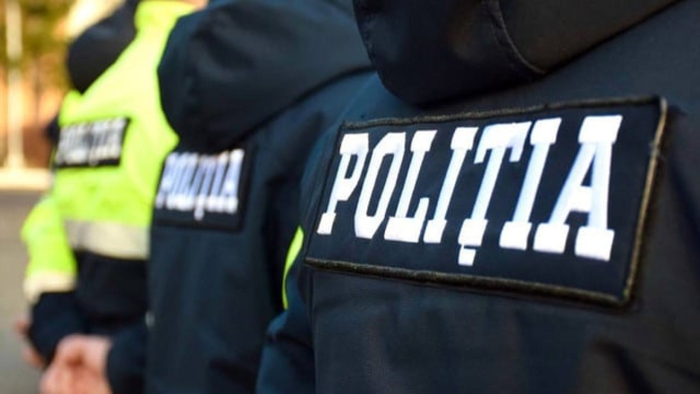 Patru cetățeni străini, reținuți de polițiștii