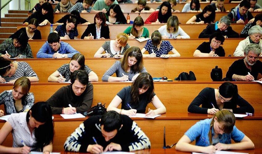 Peste 8000 de locuri bugetare în universități