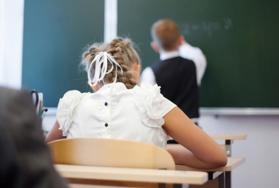 Ministerul Educației preia administrarea școlilor din întreaga țară